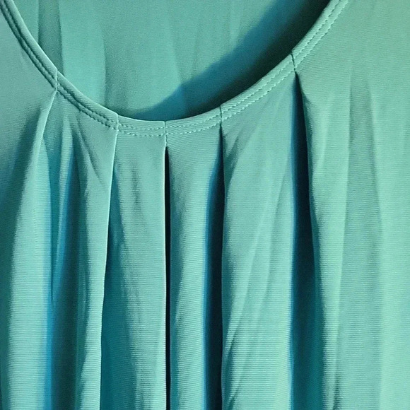 Effortless Style Size Large Peekabook Top - Picture 3 of 4